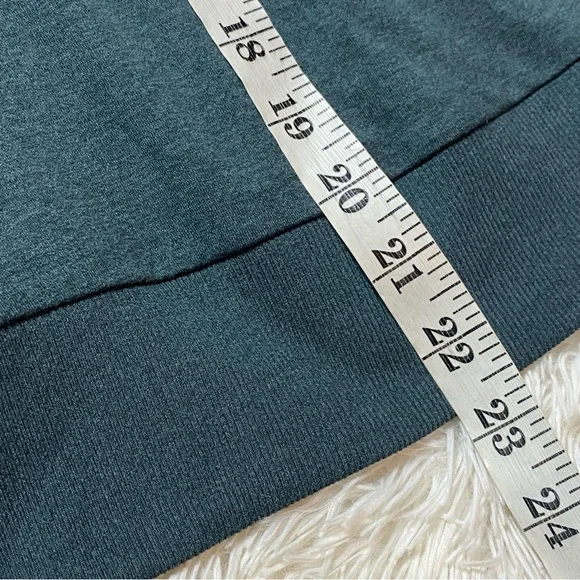 Vuori Long Sleeve Halo Crew DreamKnit Pullover Se Spray 
Heather Size M - Picture 5 of 5